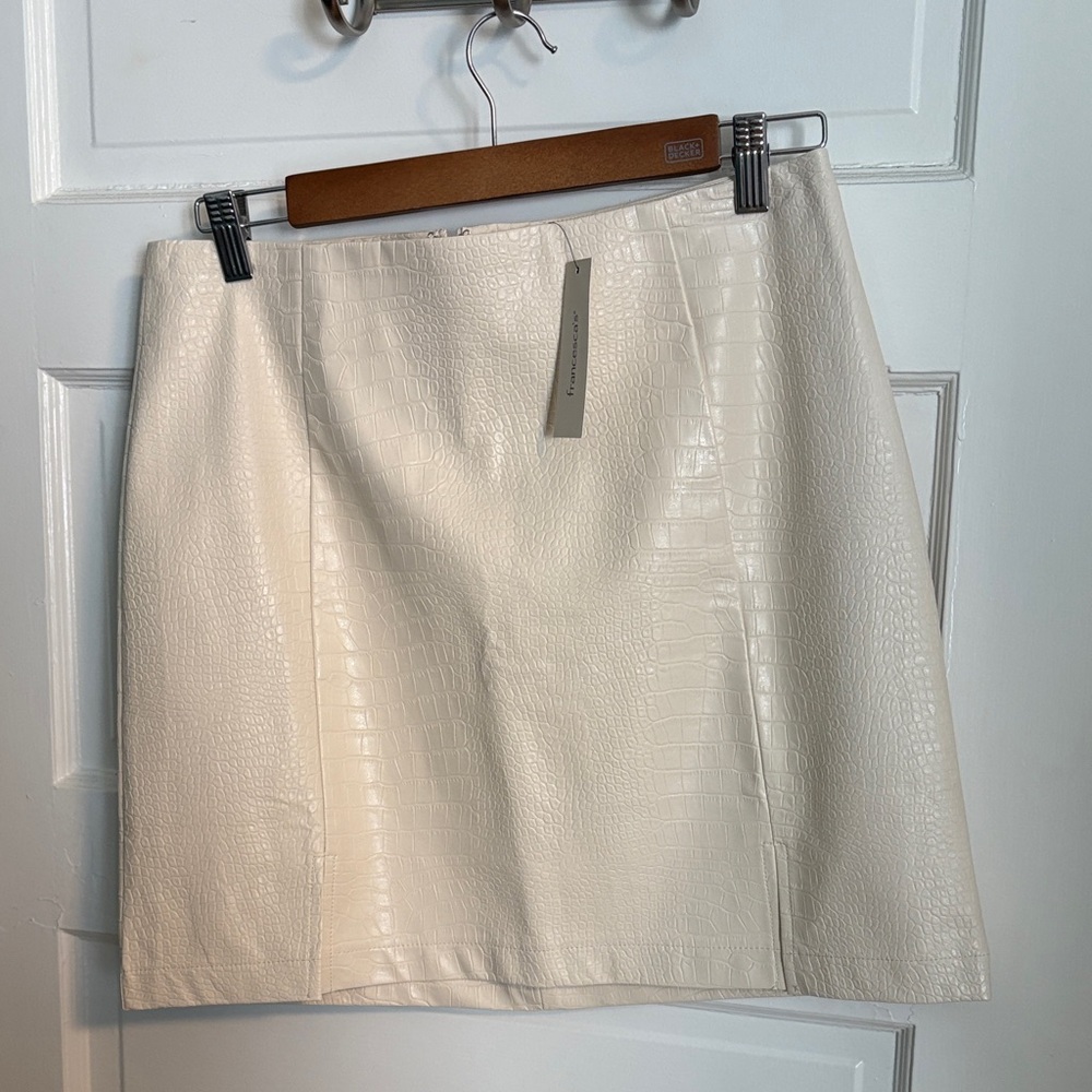 Francesca's Collections Cream Croc-Texture Mini Skirt
